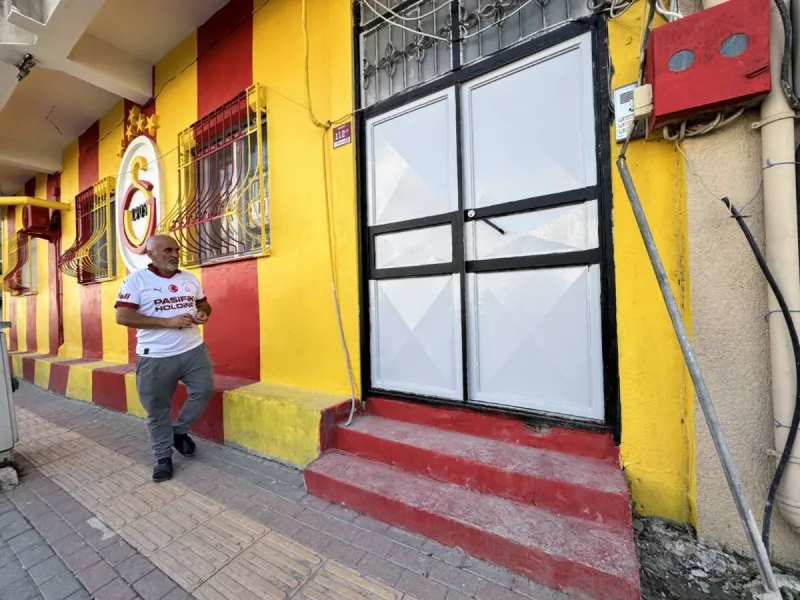 61 Yaşındaki Taraftar Evini ‘Aslan Yuvası’na Çevirdi