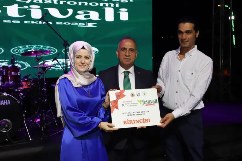 Altınözü'nde Traktörler Gelin Gibi! Zeytin Festivalinde Göz Kamaştıran Şov