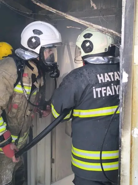 Antakya’da Depremzede Aile Konteynersiz Kaldı