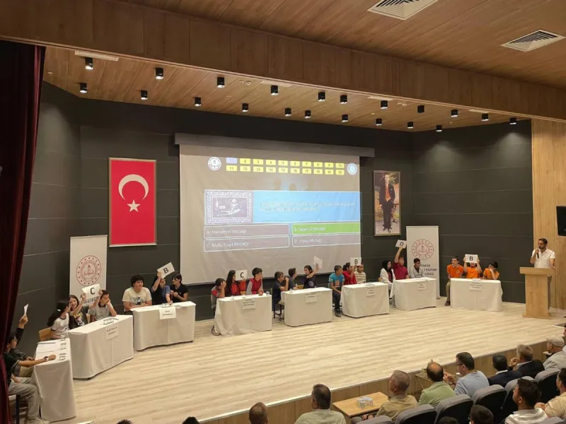 Antakyalı Liselilerden Duygulandıran Vefa! Şehri Anlattılar