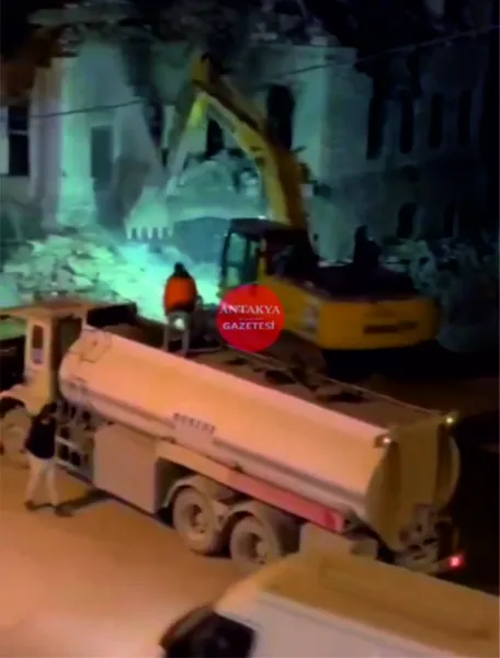Antakya’nın Asırlık Ata Koleji Binası Yıkılıyor
