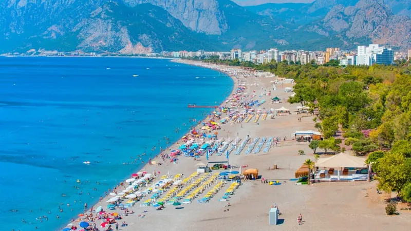 Antalya'da Deniz Kaynatıyor! Rekor Sıcaklık Alarmı Verildi!