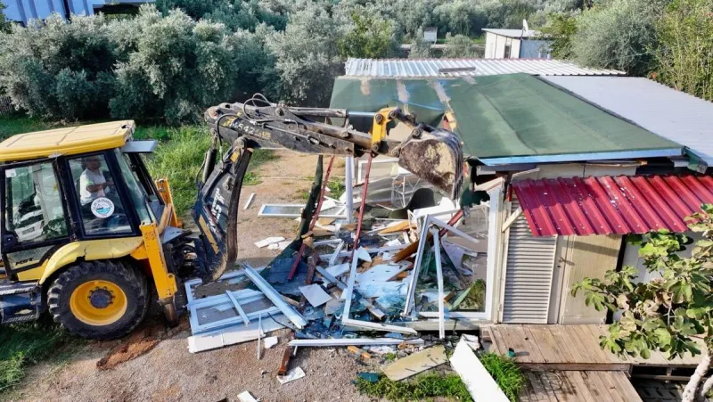 Arsuz'da Şok! Kaçak Yapılar Yerle Bir Edildi!