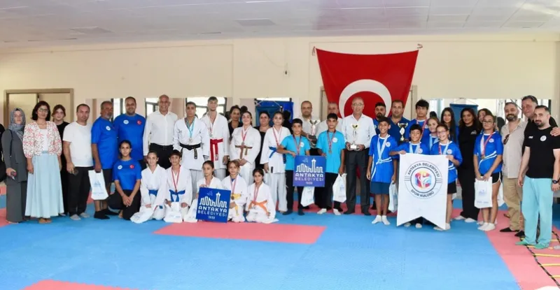 Başkan Yapar, Şampiyon Sporcuları Onurlandırdı