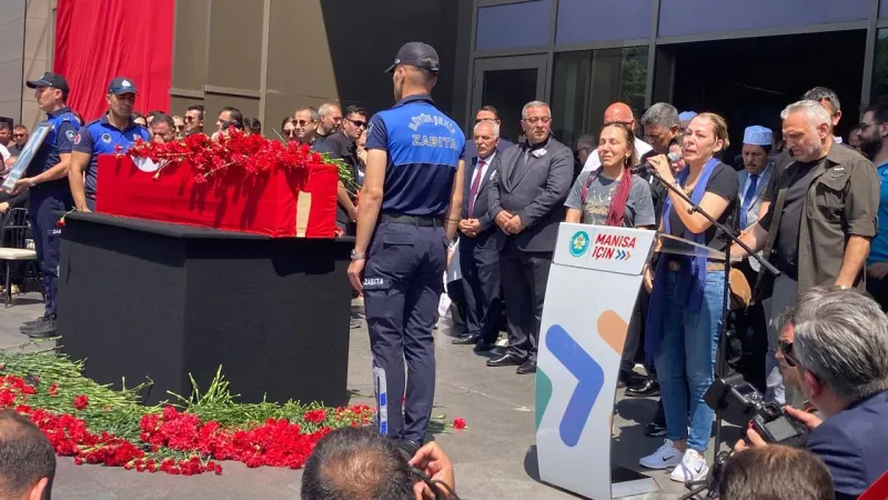 Başkan Zeyrek’e ilk tören büyükşehir önünde