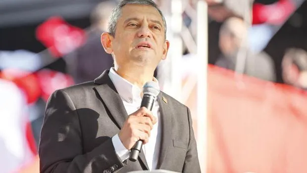 "Birileri demokrasiyi tramvay olarak görüyor"