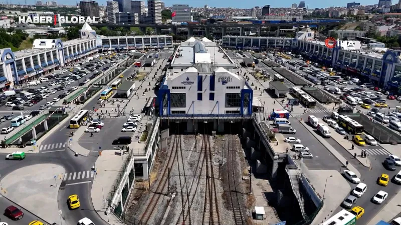 Büyük İstanbul Otogarı'ndaki bayram yoğunluğu havadan görüntülendi