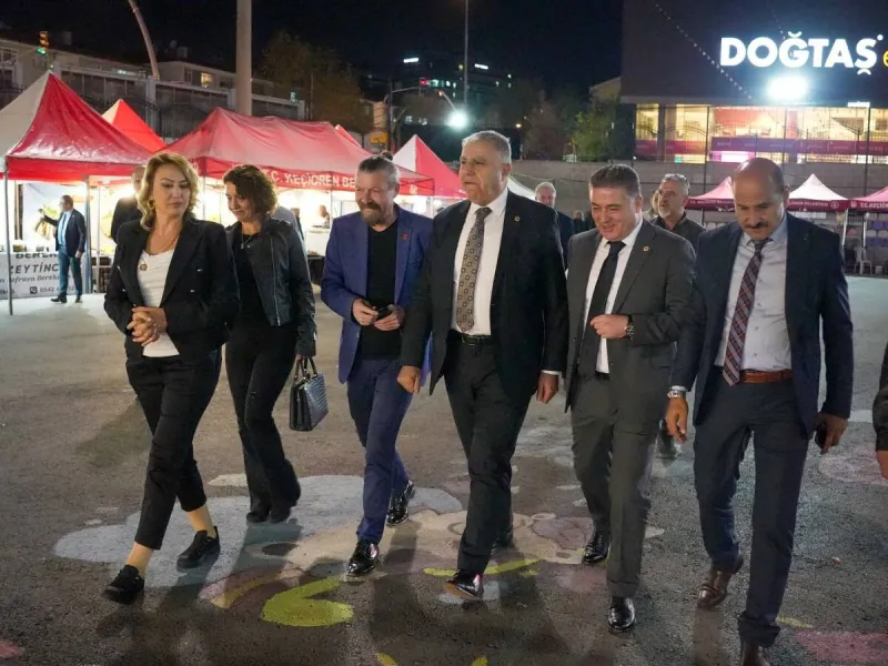 CHP'li Vekiller Künefe Kebap Fuarında! Hatay Lezzetleri Ankara'yı Salladı