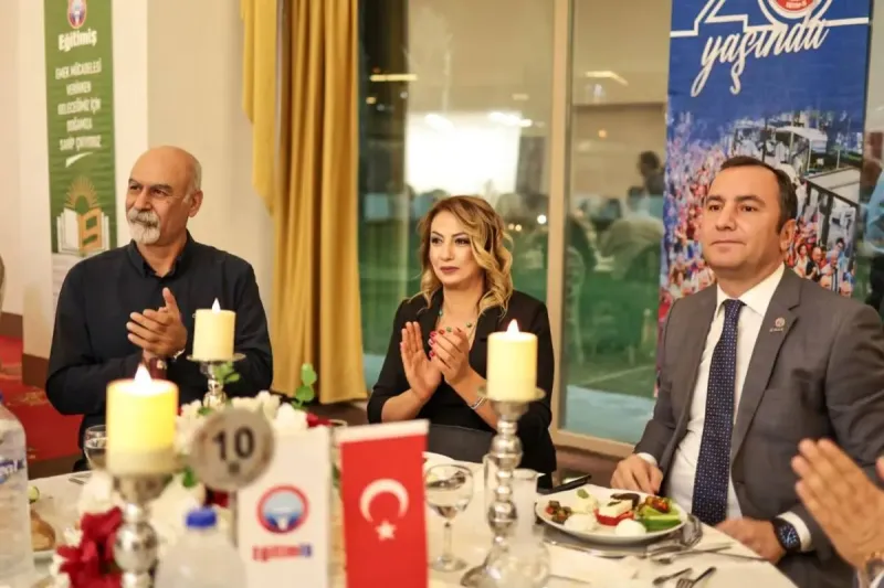 CHP’li Kara, öğretmenlerle dayanışma yemeğinde buluştu