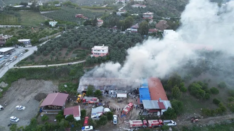 Defne’de gece çıkan yangın paniğe neden oldu