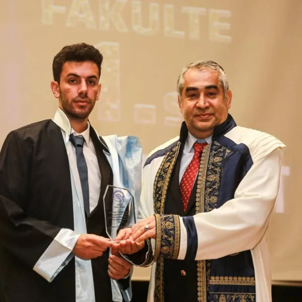 Depremzede Hataylı Öğrenci Fakülte Birincisi Oldu