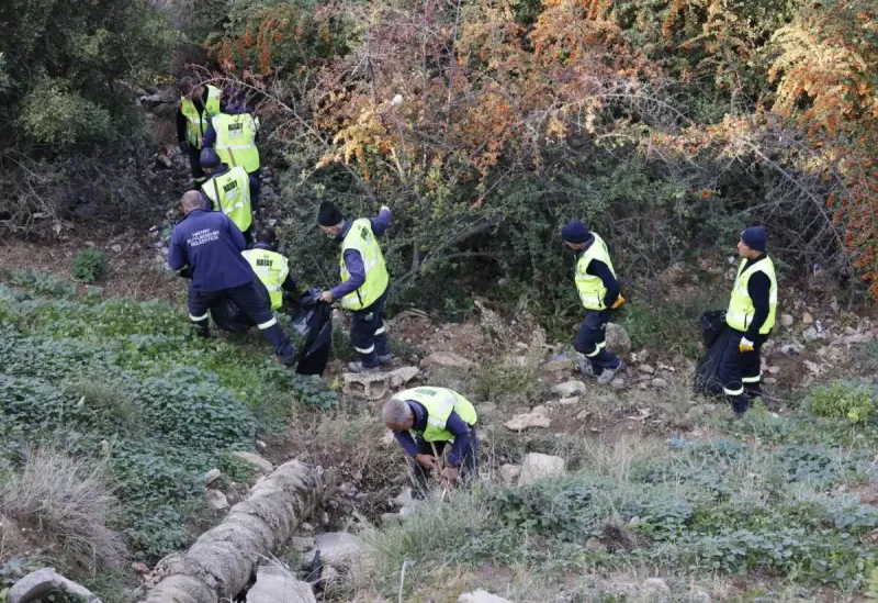 Döver Seyir Tepesi’nde 2 Ton Çöp Temizlendi