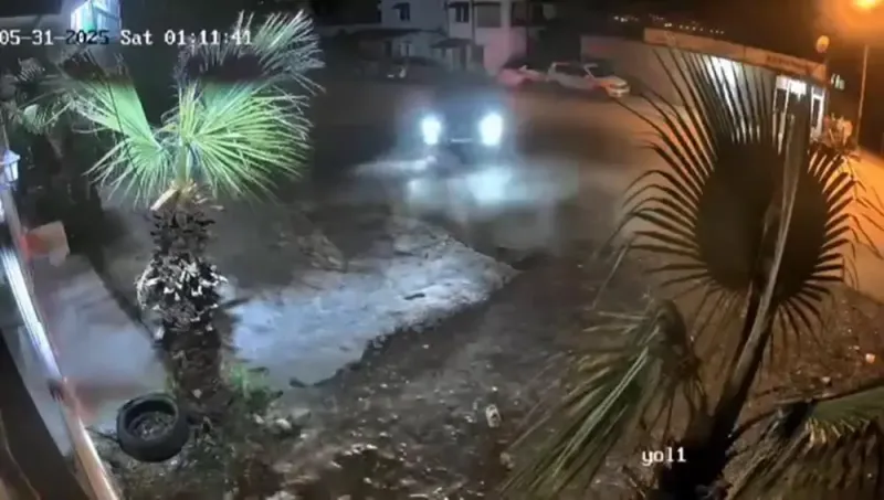 Drift Sürücüsünün Tehlikeli Anları Güvenlik Kamerasında