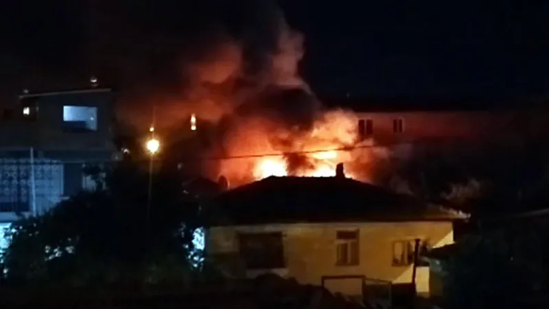 Edirne'de yangın; 3 evde hasar oluştu