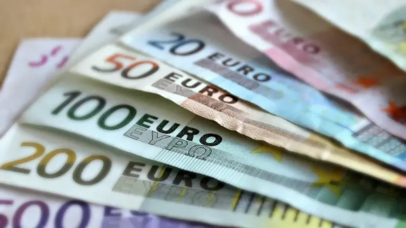 Euro Rekor Kırdı! 45 TL'yi Aştı, Yatırımcılar Ne Yapmalı?