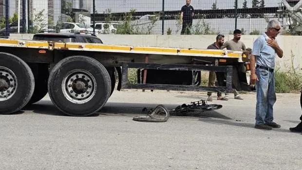 Mersin'de TIR Faciası! Stajyer Öğrenci Hayatını Kaybetti