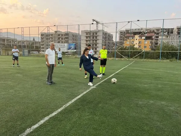 Futbola Kadın Eli Değerli Dokundu