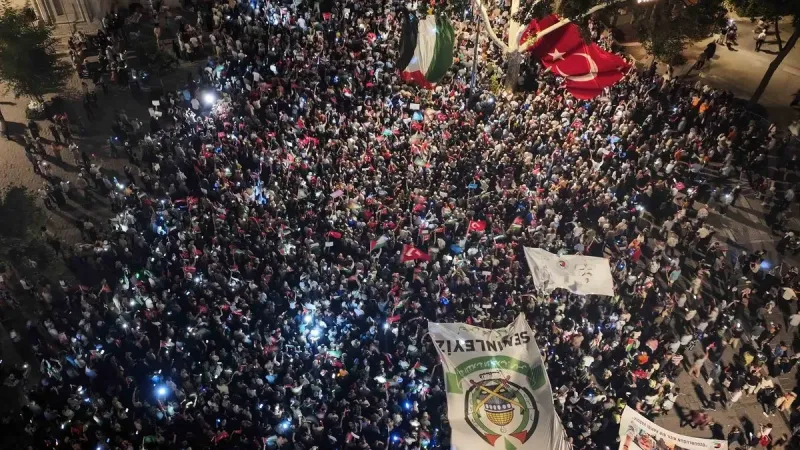 Gazze’ye umut ışığı ol: İstanbul'da düzenlenen yürüyüşe yoğun katılım!