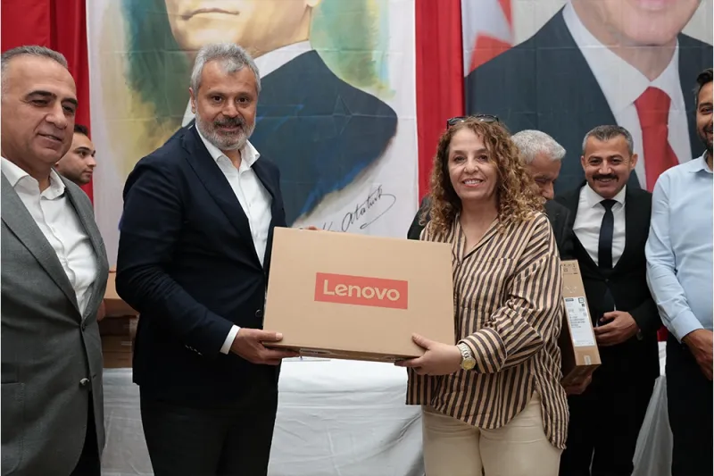 Hatay Büyükşehir Belediyesi’nden Muhtarlara Bilgisayar Desteği