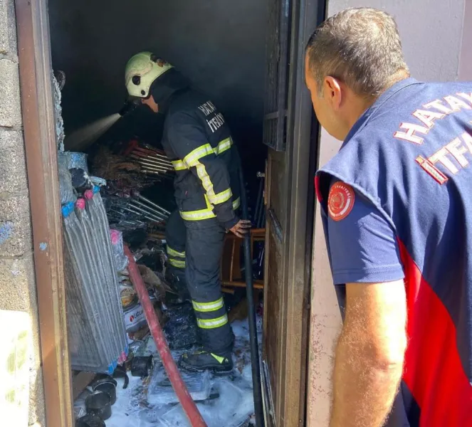 Hatay'da Depo Yangını! İtfaiye Faciayı Nasıl Önledi?