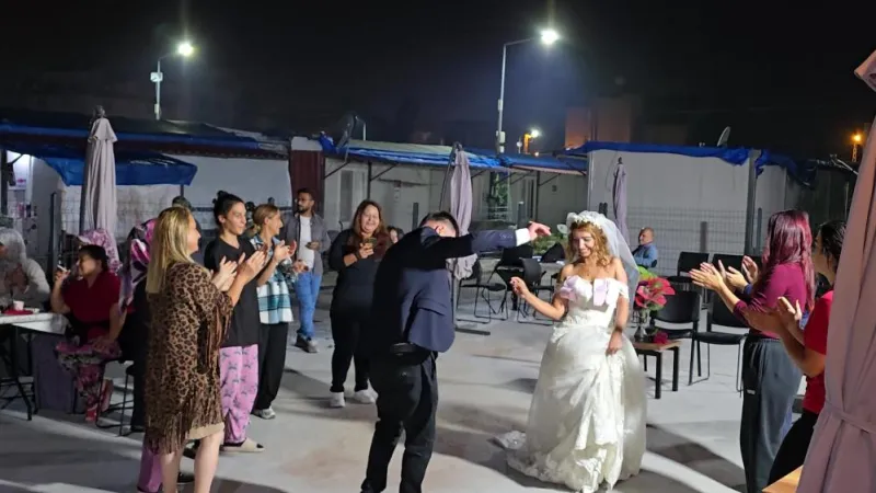 Konteynerde Düğün: Depremzede Çiftin Mutluluk Gözyaşları!