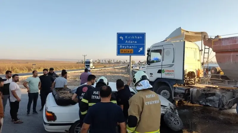 Hatay'da Korkunç Kaza! Otomobil Demir Yığınına Döndü