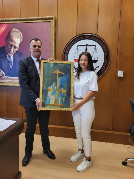 Hatay'da Liseli Kızdan Adalet Jesti! Baro Başkanını Şaşırtan Hediye