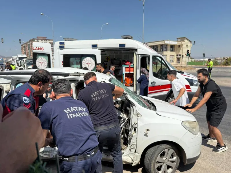 Hatay’da Otomobil ile Çekici Çarpıştı: 3 Ölü