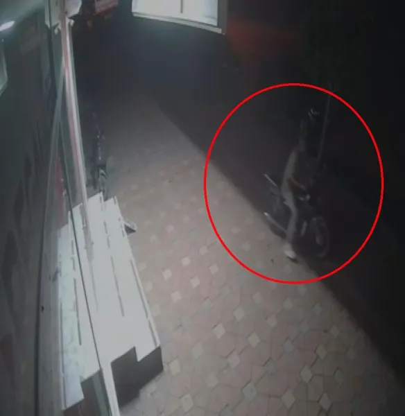 Hatay'da Motosiklet Hırsızlığı! Saniyeler İçinde Kayboldu