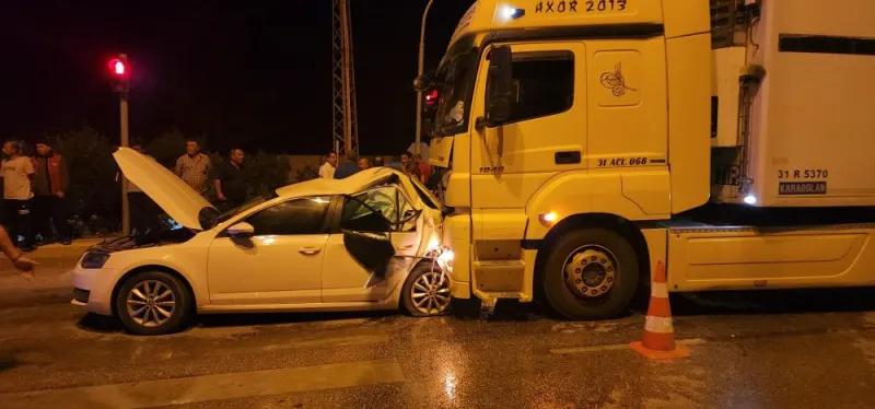 Hatay’da Tır Dehşeti: Otomobile Çarptı