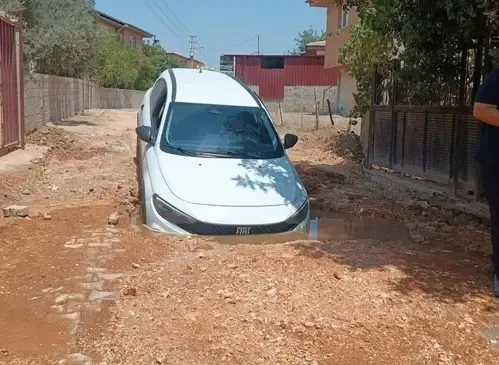 Hatay’da yol haritaları tehlike saçıyor