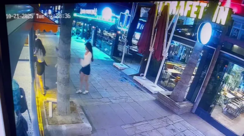 Cam Kapı Faciası! Hatay'da Görünmez Kaza Kamerada