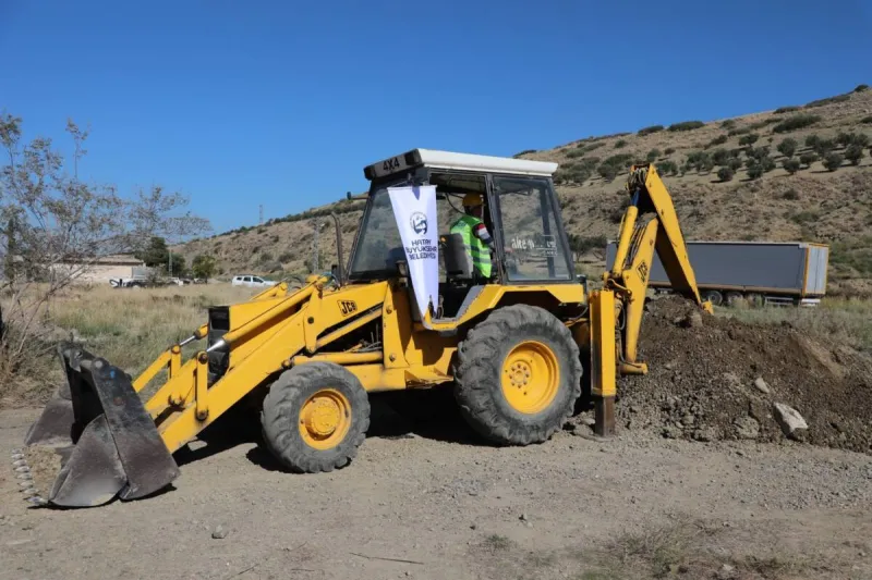 Hatay'da Gençler Kepçeyle Hayata Tutunuyor! İşte Detaylar