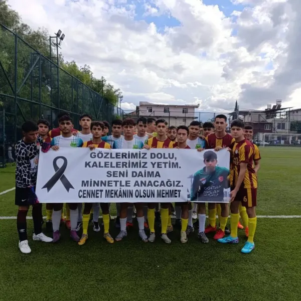 Hatay'da Kaleci Mehmet'e Veda! Takım Arkadaşları Sahada Gözyaşlarına Boğuldu