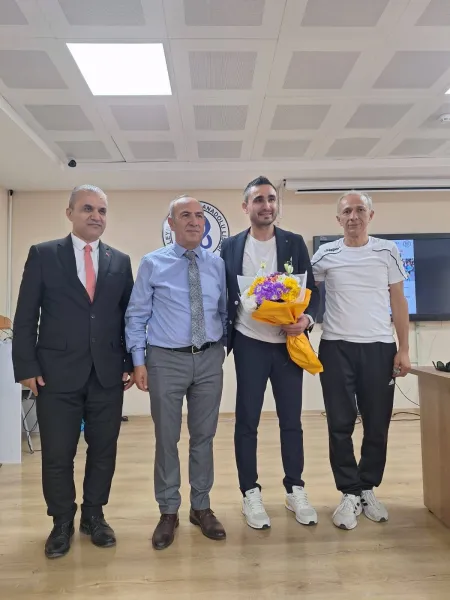 Hataylı süper lig hakemi öğrencilerle buluştu