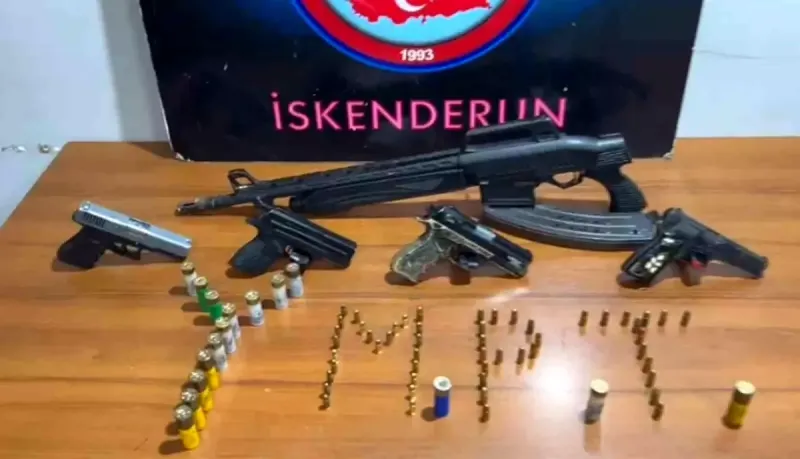 İskenderun'da Şok Baskın! Ruhsatsız Silahlar Ele Geçirildi