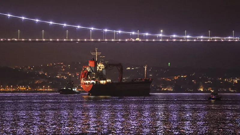 İstanbul Boğazı’nda gemi trafiği durduruldu