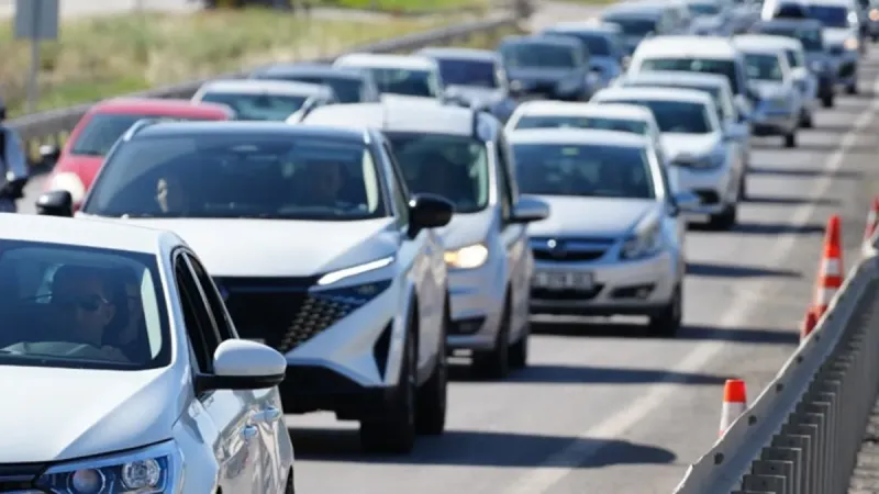 İstanbul'dan bayram göçü! Trafik yoğunluğu oluştu