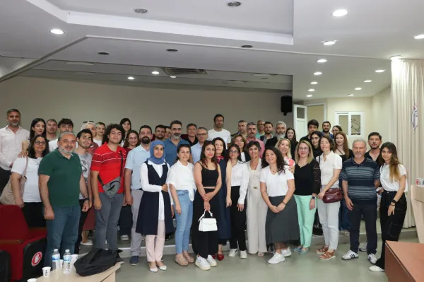 İSTE’de Mezunlar Öğrencilerle Buluştu