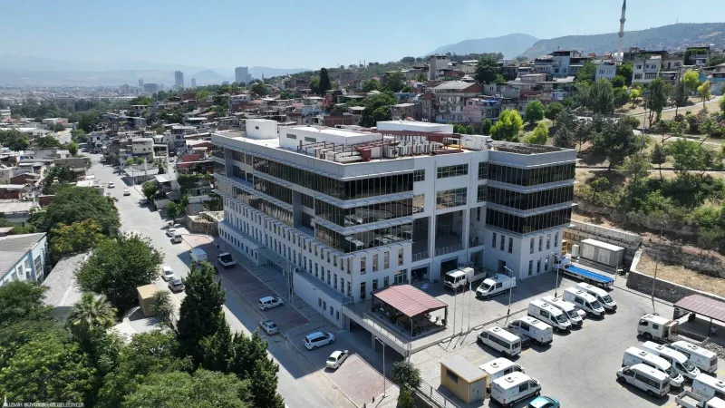 İzmir Büyükşehir Belediyesi'nde yeni çalışma düzeni; makam odaları kaldırılıyor!