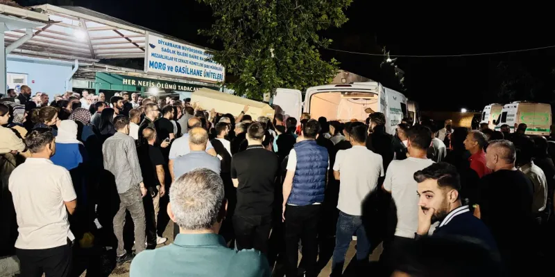 Diyarbakır'da Yangın Faciası: Anne ve 3 Yavrusu Toprağa Verildi!