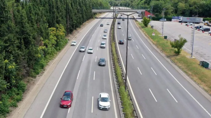 Hız Tutkunları Dikkat! Karayollarında Yeni Hız Sınırları Geliyor!