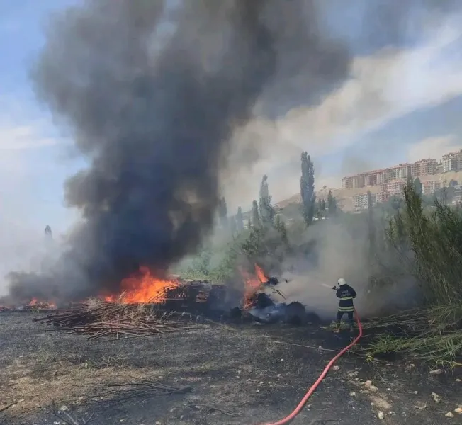 Kırıkhan’da Bahçe Yangını Korkuttu