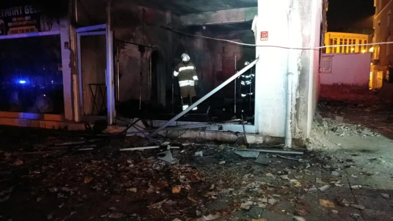Kırıkhan'da Gelinlik Yangını! 500 Gelinlik Kül Oldu!