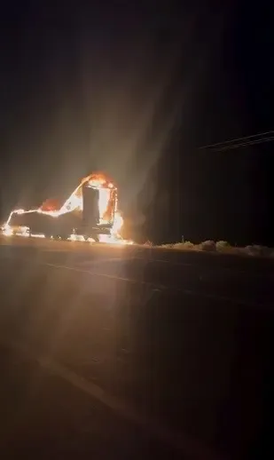 Kırıkhan’da Seyir Halindeki Tır Alev Topuna Döndü