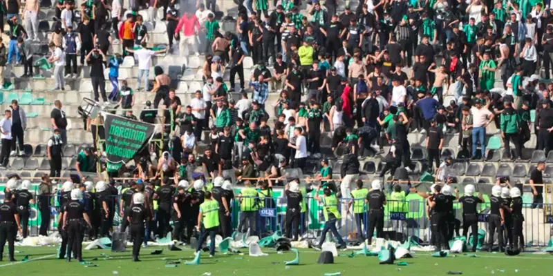 Küme düşen Denizlispor taraftarından tarihe geçecek hareket