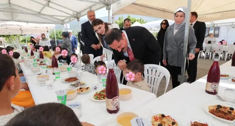 Masatlı Çifti, İskenderun’da Çocuklarla Bayramlaştı