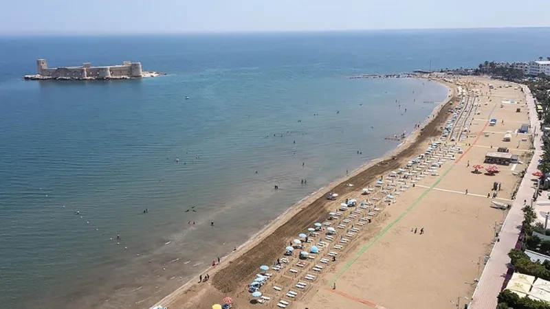 Mersin'de deniz hava kadar sıcak!