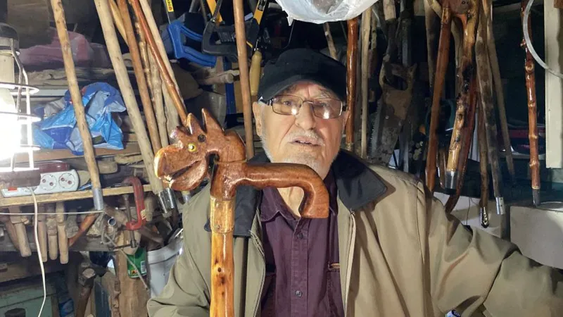 Tokat'ta 86'lık Dede'den Şaşırtan Hobi: 40 Yıllık Baston Sanatı!
