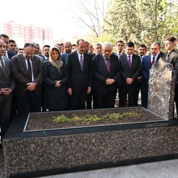 Alparslan Türkeş Anıt Mezarda Anıldı! Siyasiler Akın Etti!